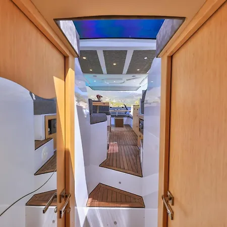 船屋 Blue Neptune Yacht *